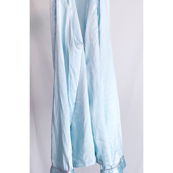 Vintage Victoria’s Secret Y2K Oversized Baby Blue Silky Button Down Top - Picture 9 of 9